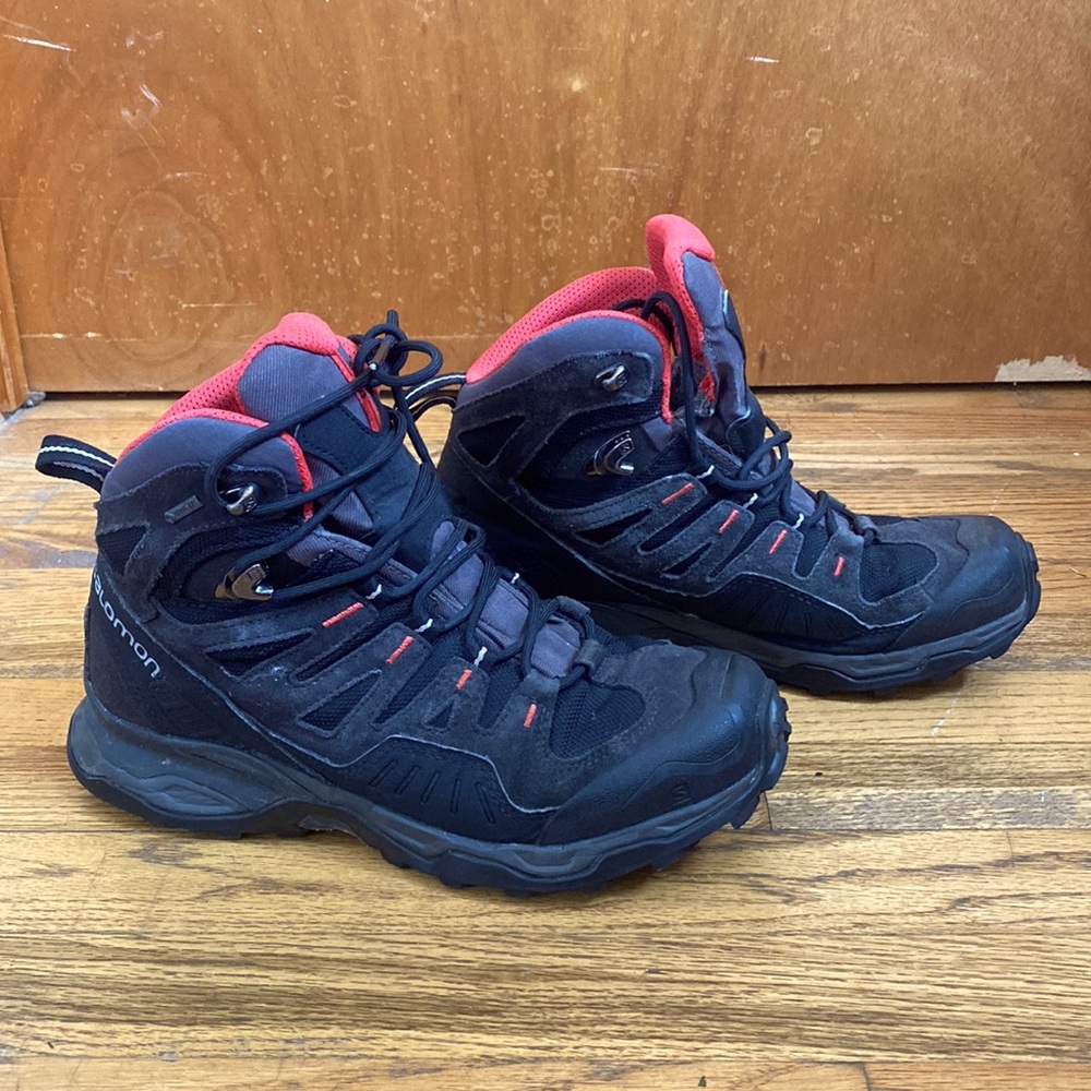 Hiking Salomon Boots
